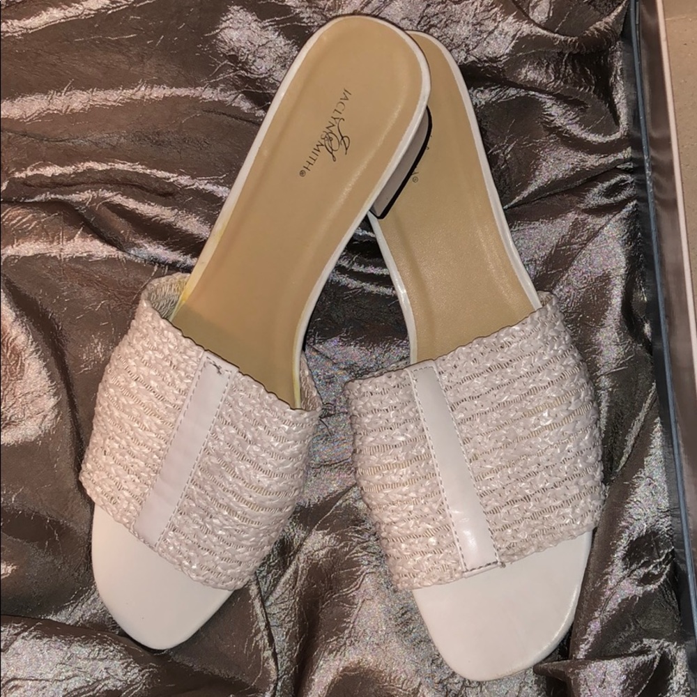 Jaclyn Smith White Heels Size 9-1/2